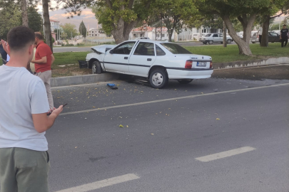 Bor'da trafik kazası! Önce yayaya sonra ağaca çarptı