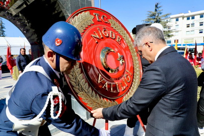 29 Ekim kutlamaları çelenk sunma töreniyle başladı