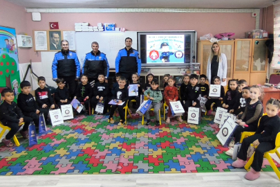 Niğde'de polis vatandaşları bilgilendirmeye devam ediyor