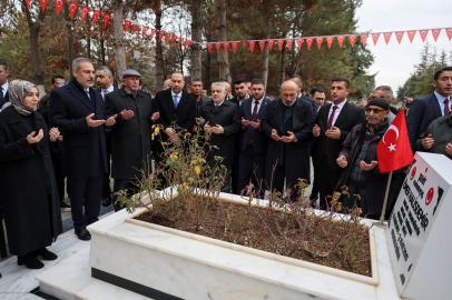 Kahraman şehit Ömer Halisdemir’in kabrine anlamlı ziyaret