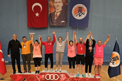 Niğde veteran badminton ekibi Mersin’den 4 madalya ile döndü